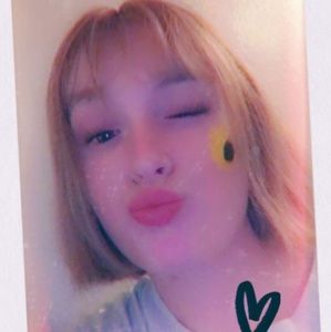 Meet your Posher, Becca